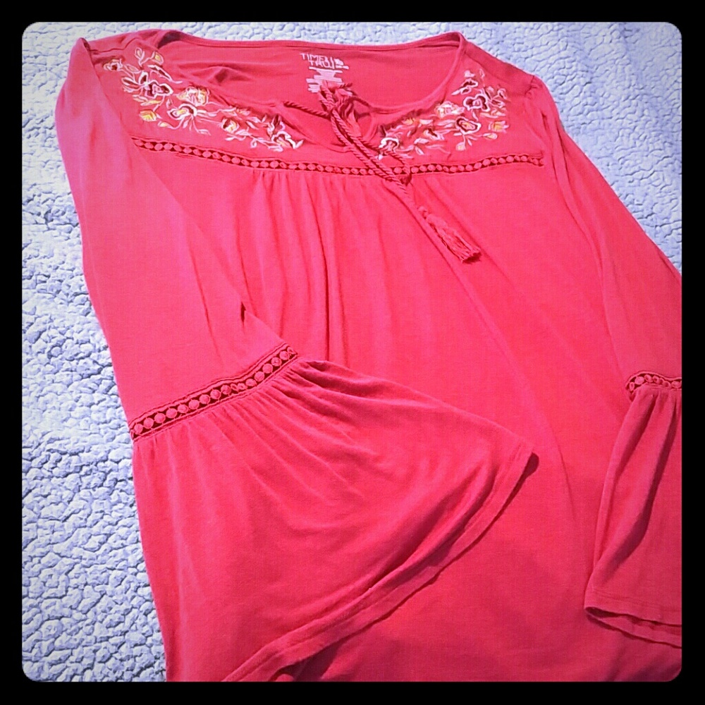 Flowy draw string burgundy top.